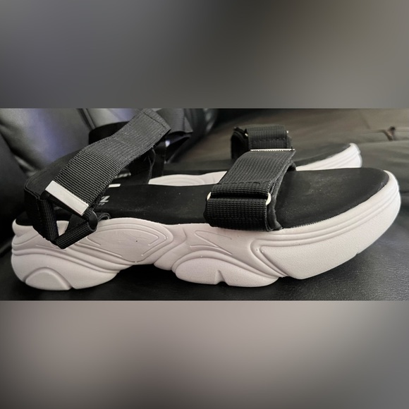 Farylrobin: Black Women’s Velcro Sandals: Size 10 - Picture 3 of 5